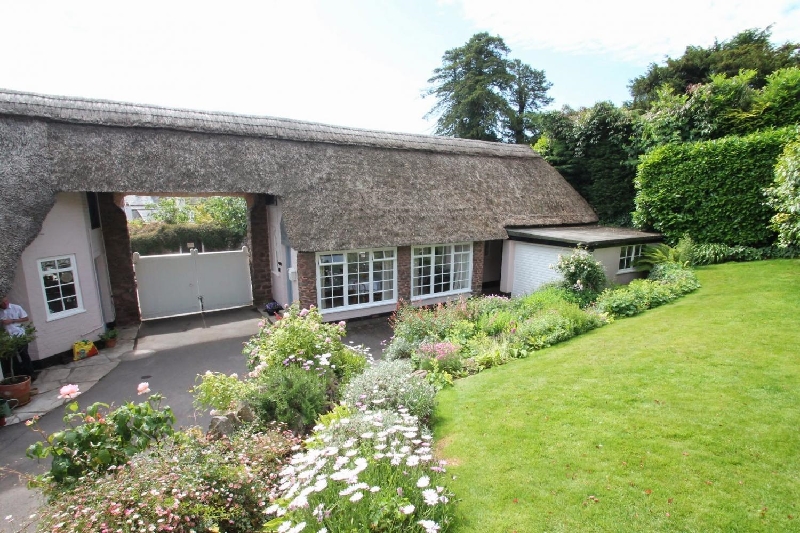 Priory Thatch Cottage a british holiday cottage for 2 in , 