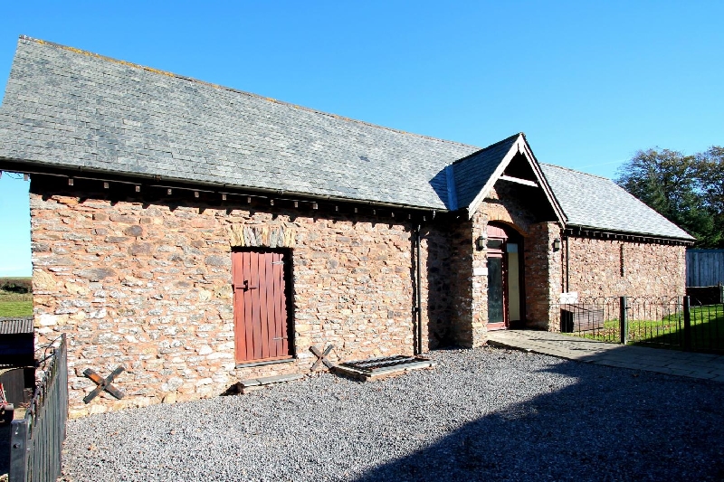Yenworthy Barn a british holiday cottage for 10 in , 