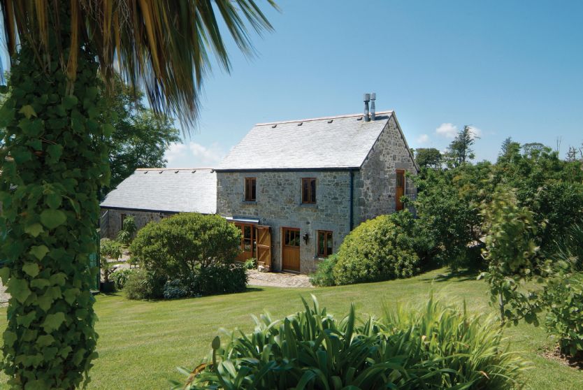 Tregadjack Barn a british holiday cottage for 4 in , 