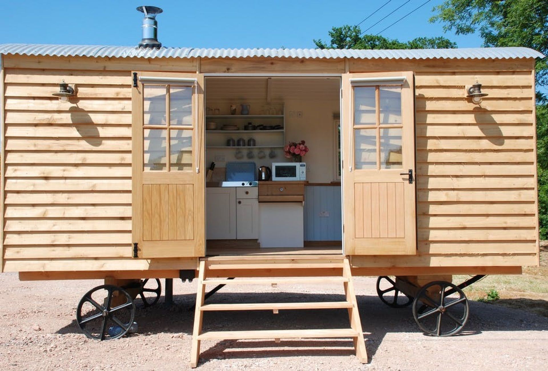 Apple the shepherd's hut a british holiday cottage for 2 in , 