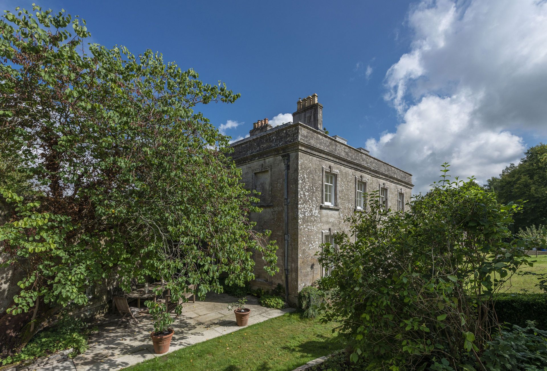 Park House a british holiday cottage for 19 in , 