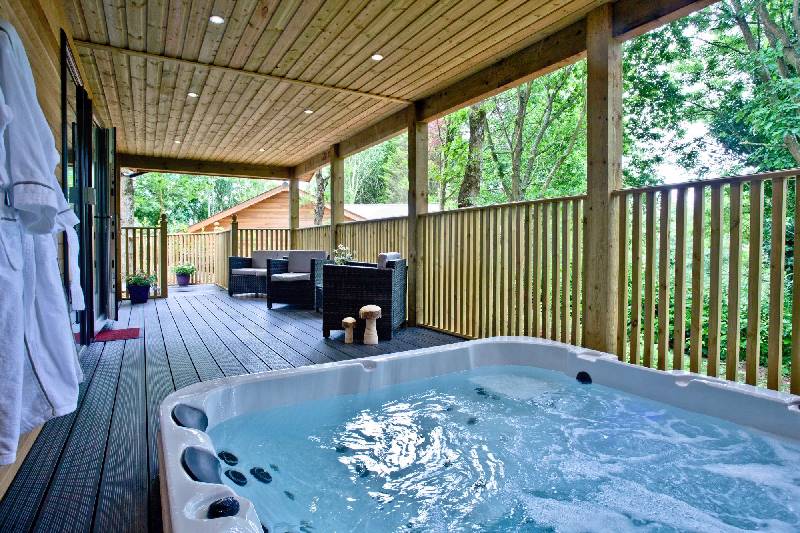 Cedar Lodge, South View Lodges a british holiday cottage for 2 in , 