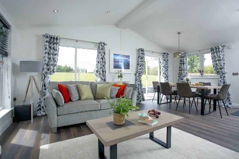 Snowdrop Lodge, 9 Roadford Lake Lodges a british holiday cottage for 6 in , 