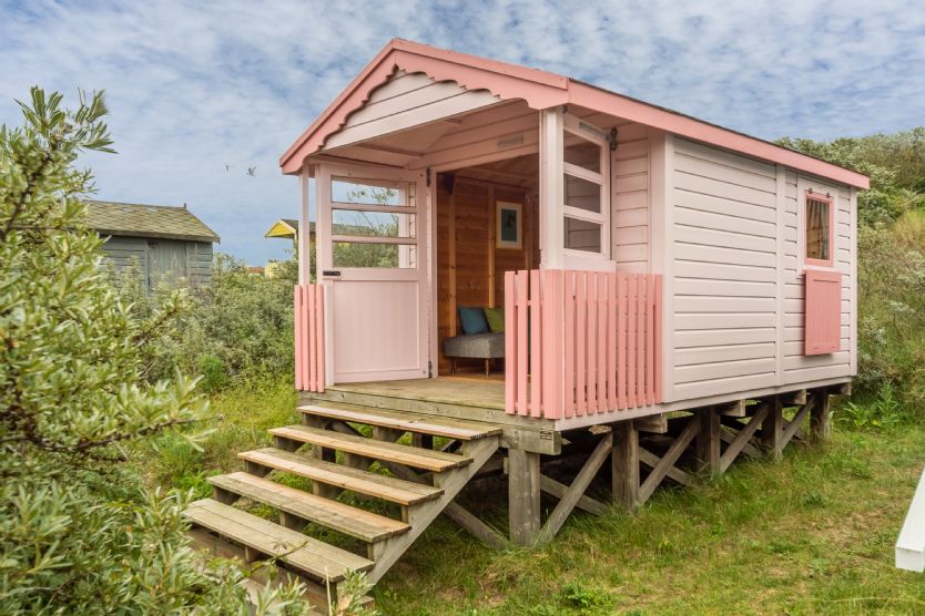 Shrimpers Beach Hut a british holiday cottage for 1 in , 