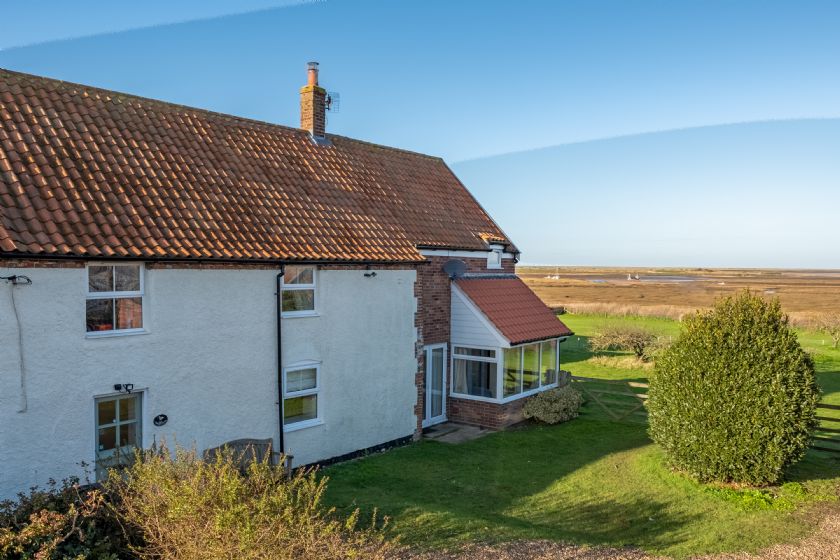 Sandpipers a british holiday cottage for 8 in , 