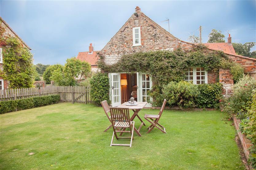 Garden Cottage a british holiday cottage for 4 in , 