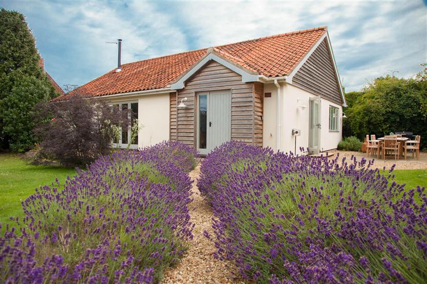 Hidden House a british holiday cottage for 8 in , 