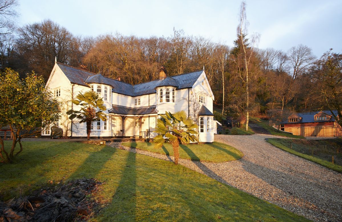 Slowpool and Littlepool a british holiday cottage for 14 in , 