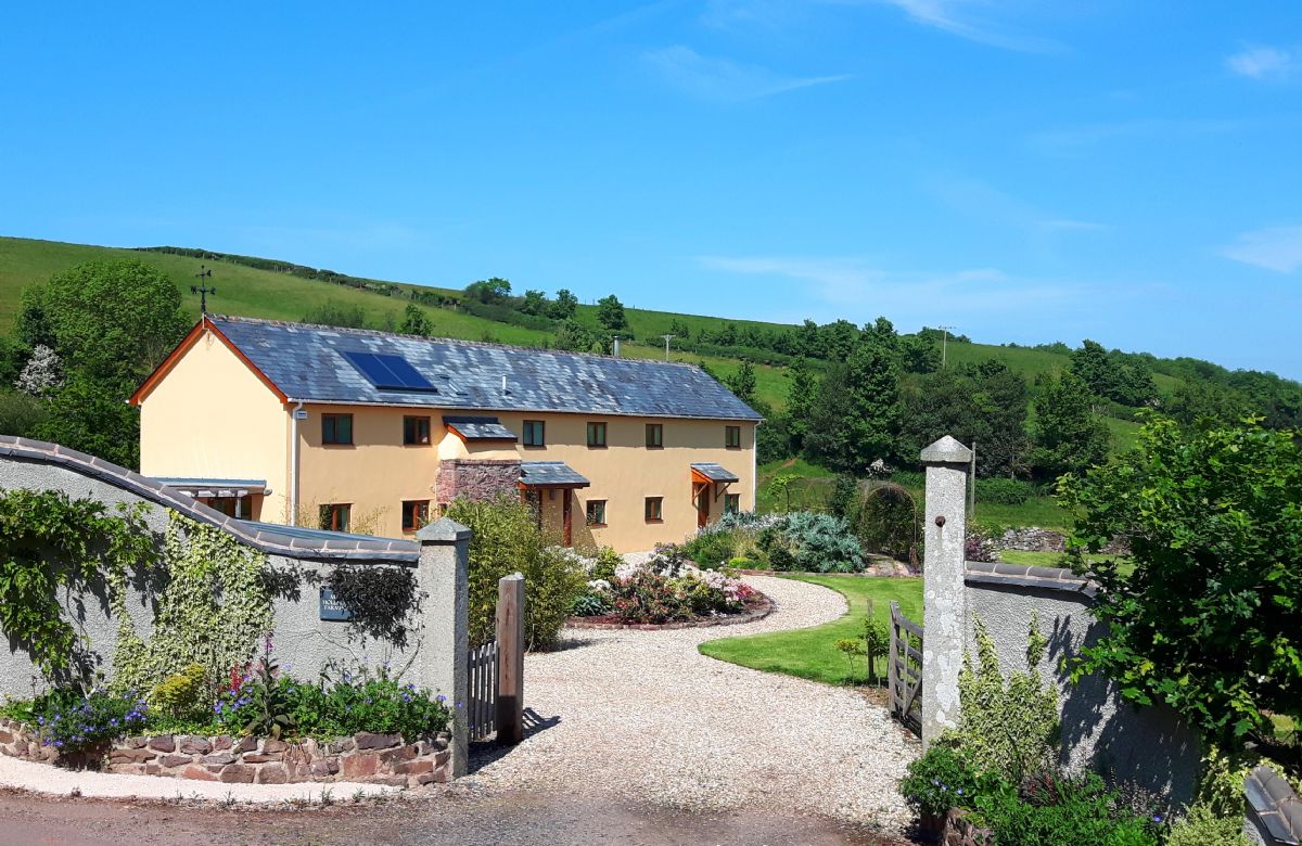Middle Hollacombe Farmhouse a british holiday cottage for 6 in , 