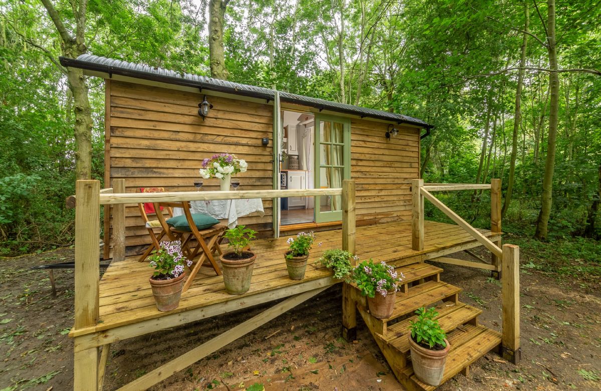 Woodland Retreat Shepherd's Hut a british holiday cottage for 2 in , 