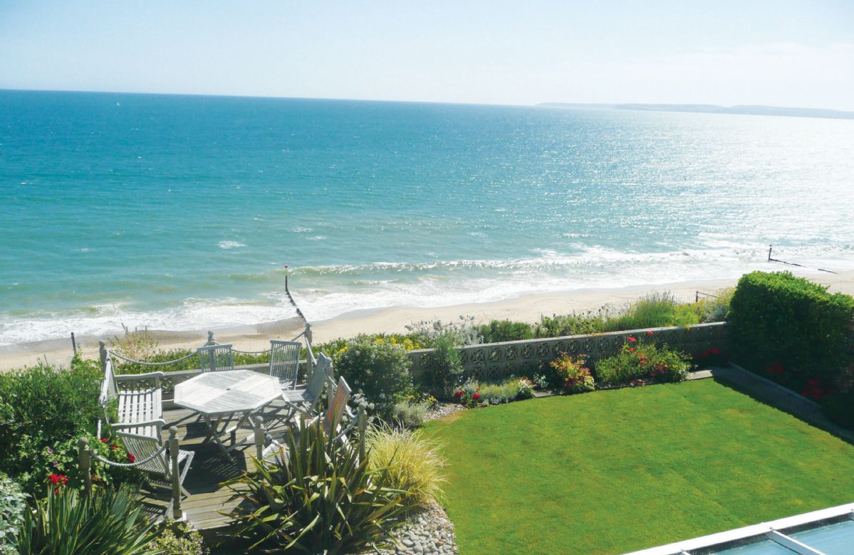 Beach View a british holiday cottage for 8 in , 