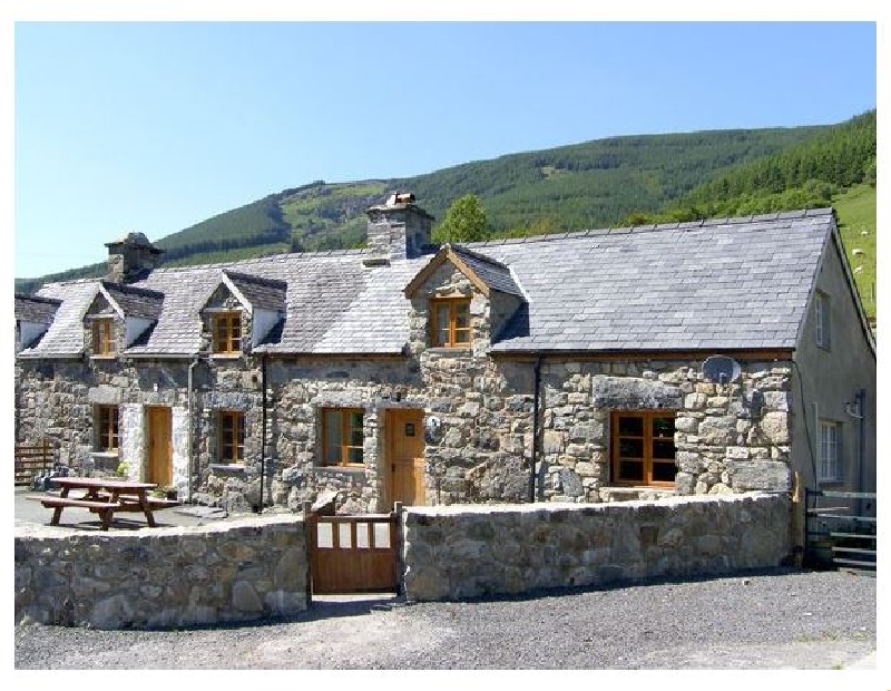 Ysgubor a british holiday cottage for 11 in , 