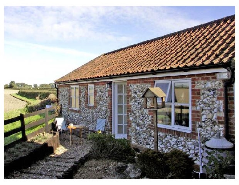 La Petite Maison a british holiday cottage for 4 in , 