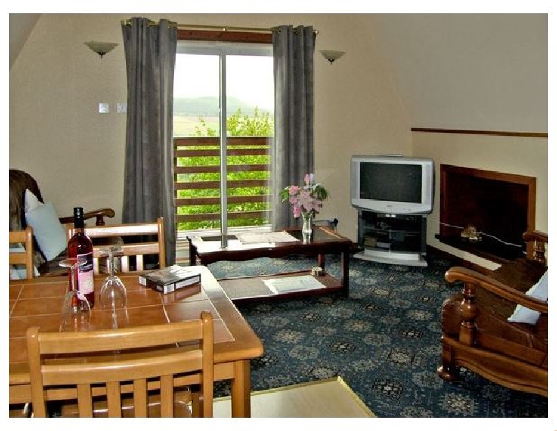 Larchfield Chalet 1 a british holiday cottage for 6 in , 