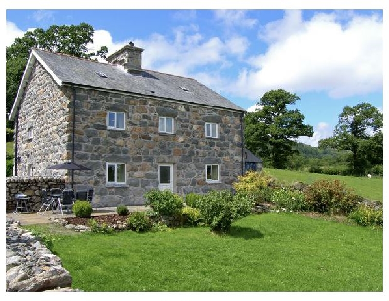 Ty Mawr Cottage a british holiday cottage for 8 in , 