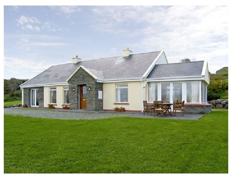Lough Currane Cottage a british holiday cottage for 7 in , 