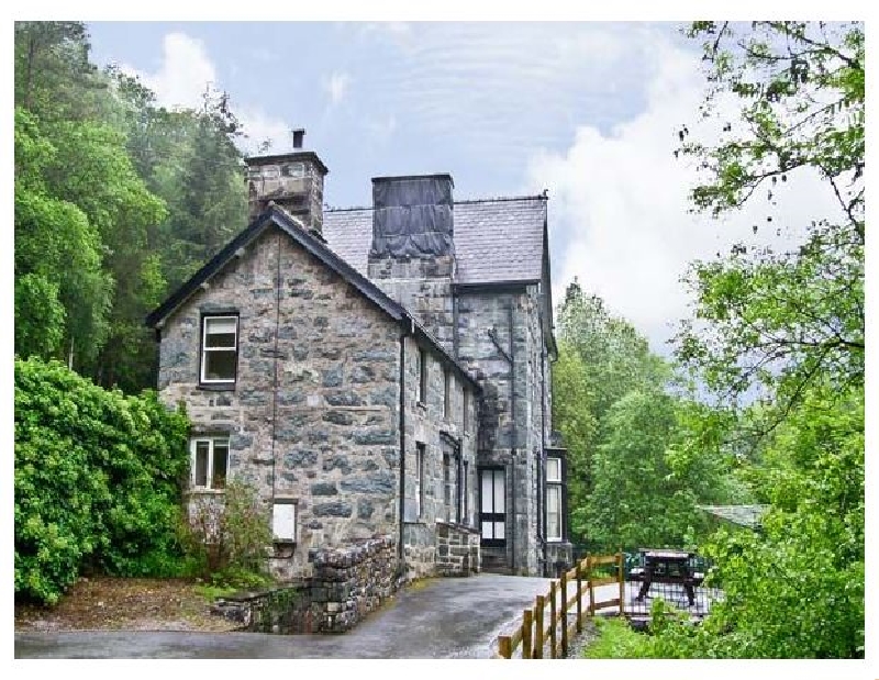Bryn Cemlyn a british holiday cottage for 12 in , 