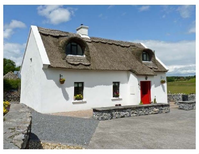 Ballyglass Thatched Cottage a british holiday cottage for 6 in , 