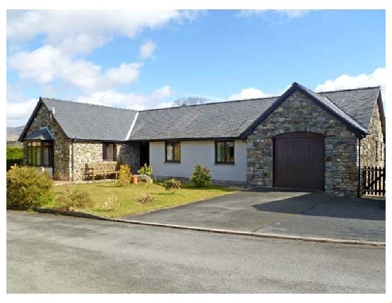 Y Gilfach a british holiday cottage for 8 in , 