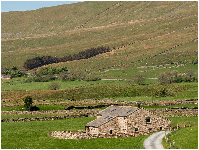 Three Peaks Barn a british holiday cottage for 13 in , 