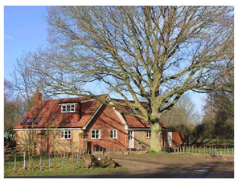 Oak Tree Lodge a british holiday cottage for 6 in , 