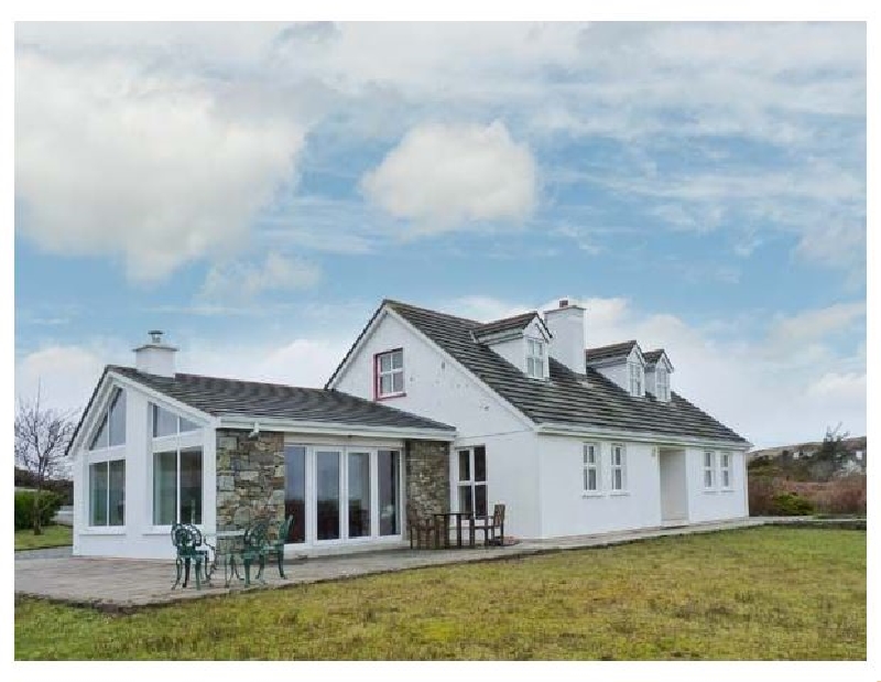 Roundstone a british holiday cottage for 8 in , 