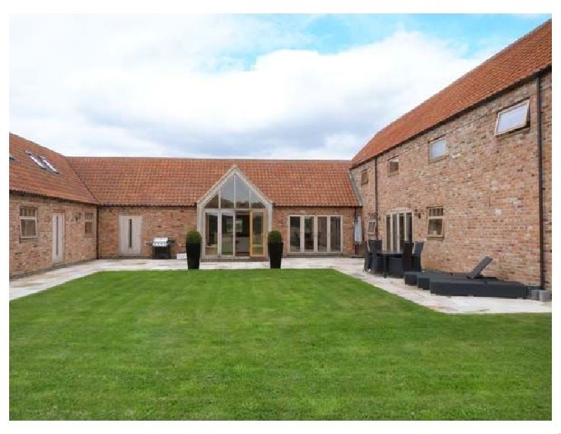 Moor Farm Barns a british holiday cottage for 16 in , 