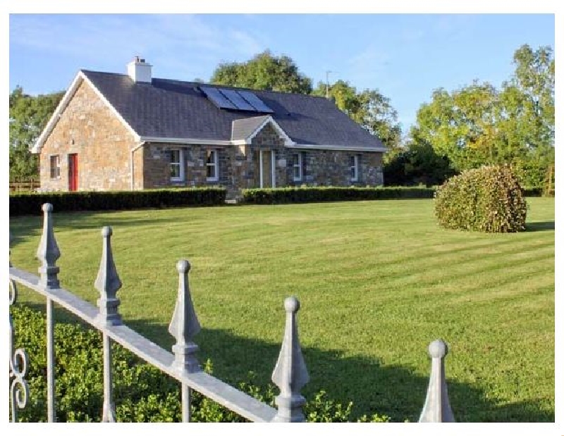 Grange Lodge a british holiday cottage for 8 in , 