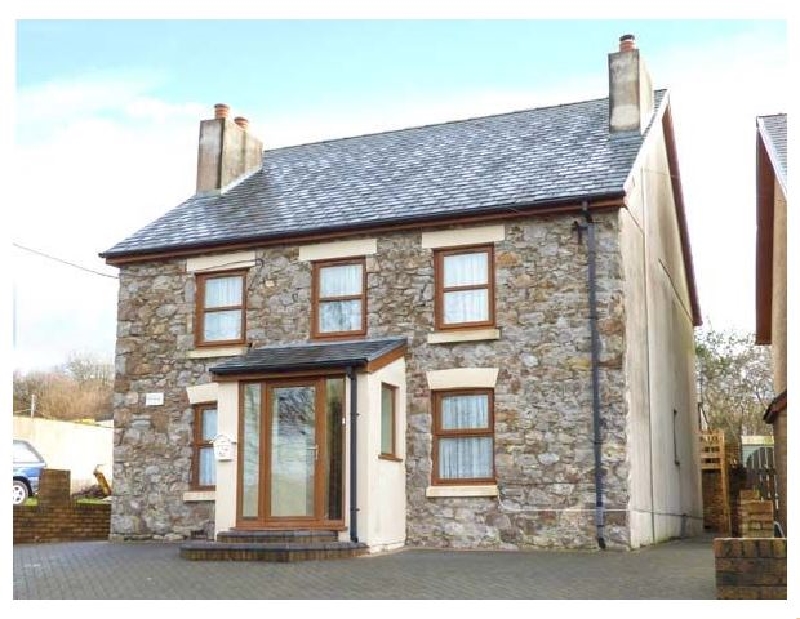 Pen-Yr-Erw a british holiday cottage for 8 in , 