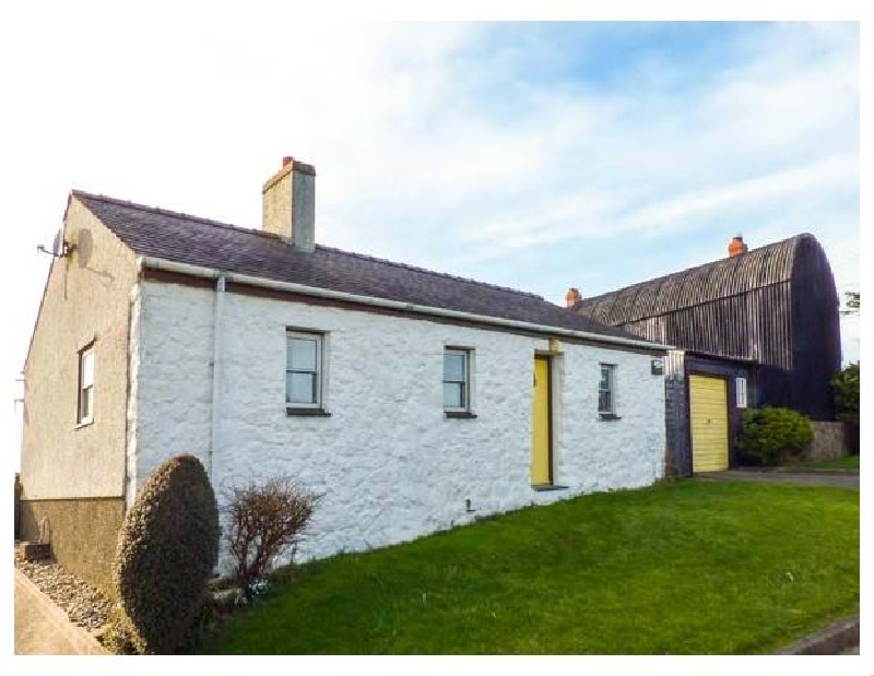 Porth Awyr a british holiday cottage for 4 in , 