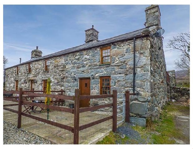 Cwm Yr Afon Cottage a british holiday cottage for 3 in , 