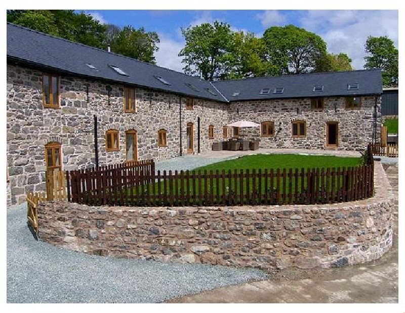 Castell Courtyard a british holiday cottage for 24 in , 