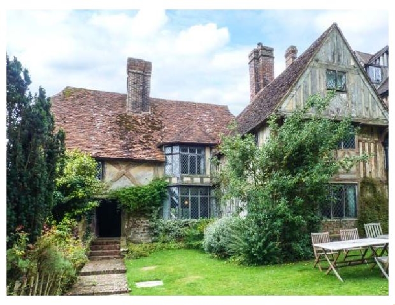 Tudor Wing a british holiday cottage for 17 in , 