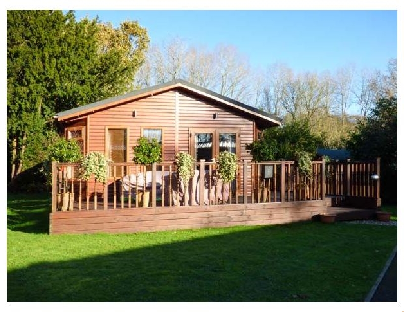Cedar Lodge a british holiday cottage for 4 in , 