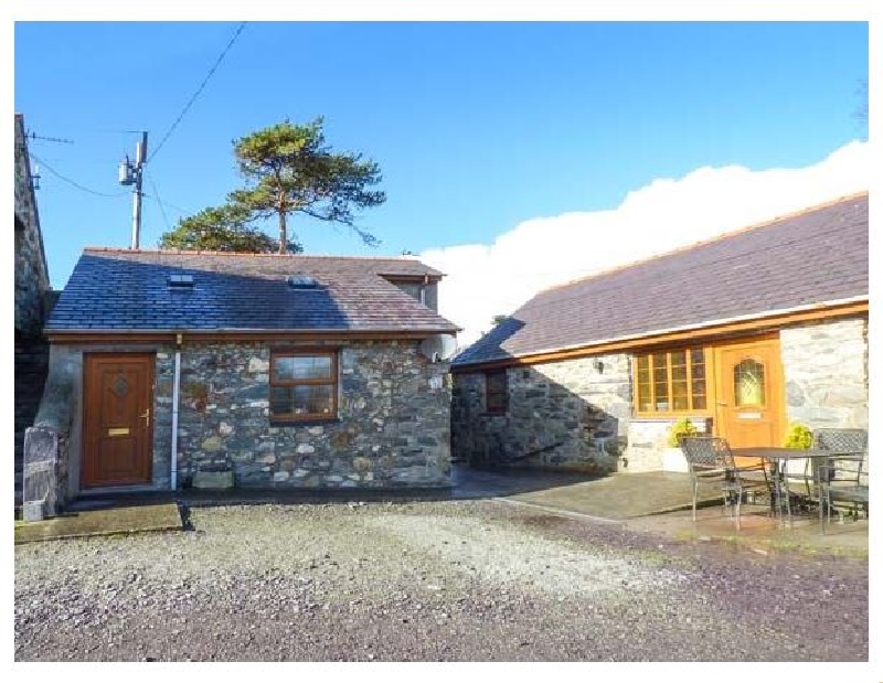 Cwt y Ci a british holiday cottage for 2 in , 
