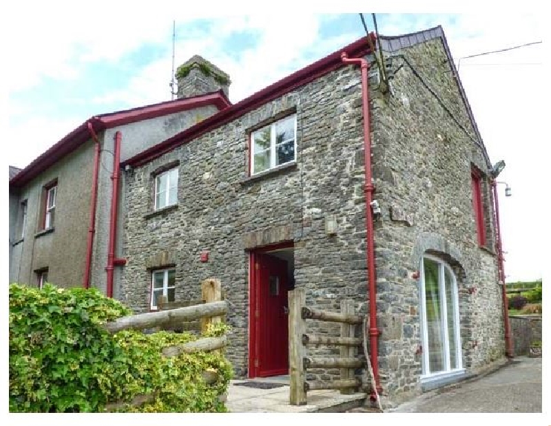 Crud-y-Barcud a british holiday cottage for 4 in , 