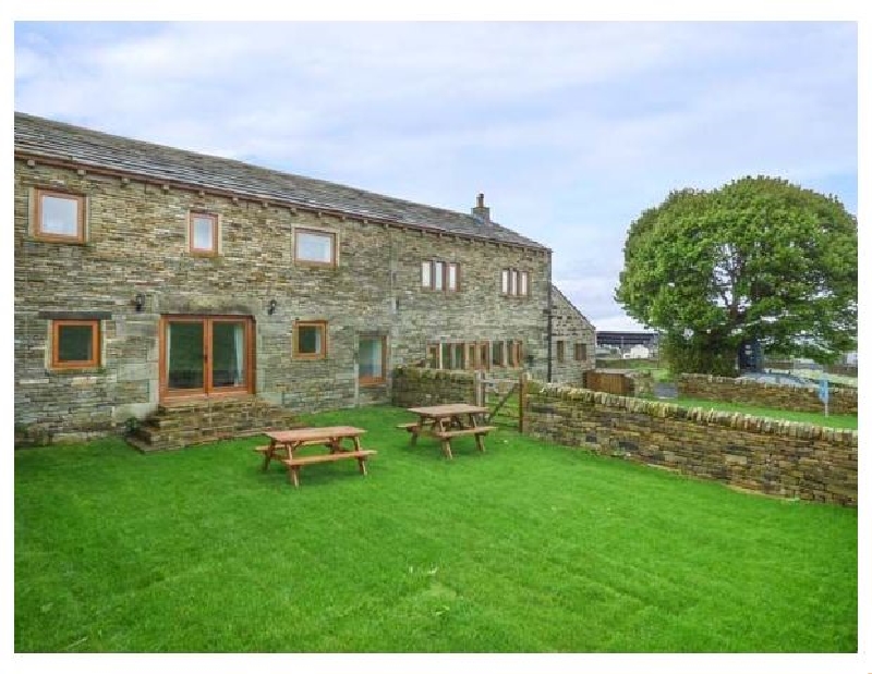 Upper Peaks Barn a british holiday cottage for 8 in , 