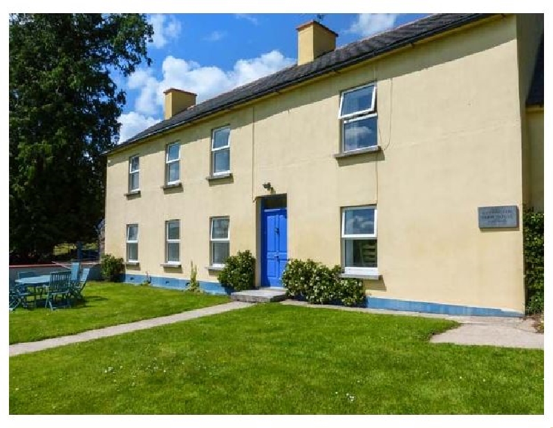 The Bride Valley Farmhouse a british holiday cottage for 9 in , 