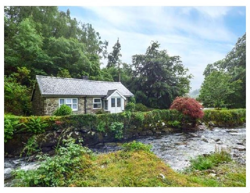 Riverside Cottage a british holiday cottage for 3 in , 