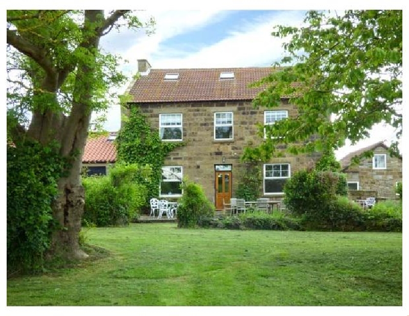 The Farmhouse a british holiday cottage for 9 in , 