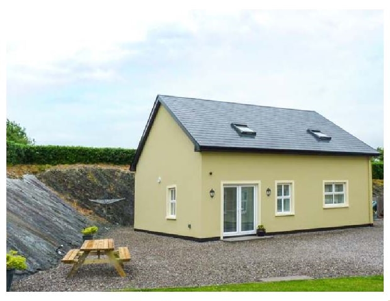 Rock Lawn Cottage a british holiday cottage for 7 in , 