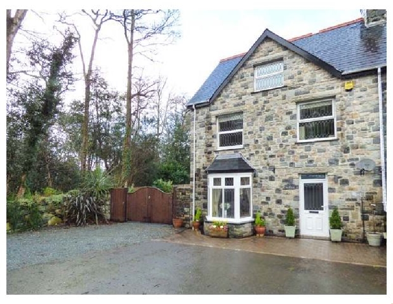 Tan y Coed a british holiday cottage for 6 in , 