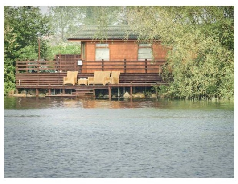 Sundeck Lodge a british holiday cottage for 6 in , 