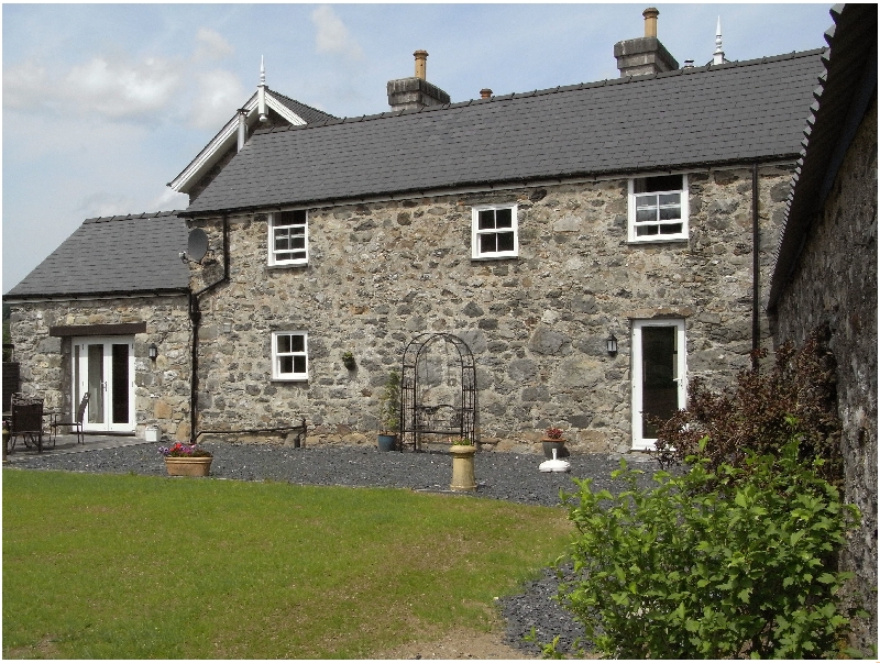 Y Bwythyn at Henfaes a british holiday cottage for 4 in , 