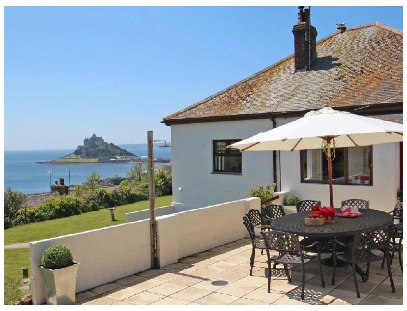 Castle Bay a british holiday cottage for 10 in , 
