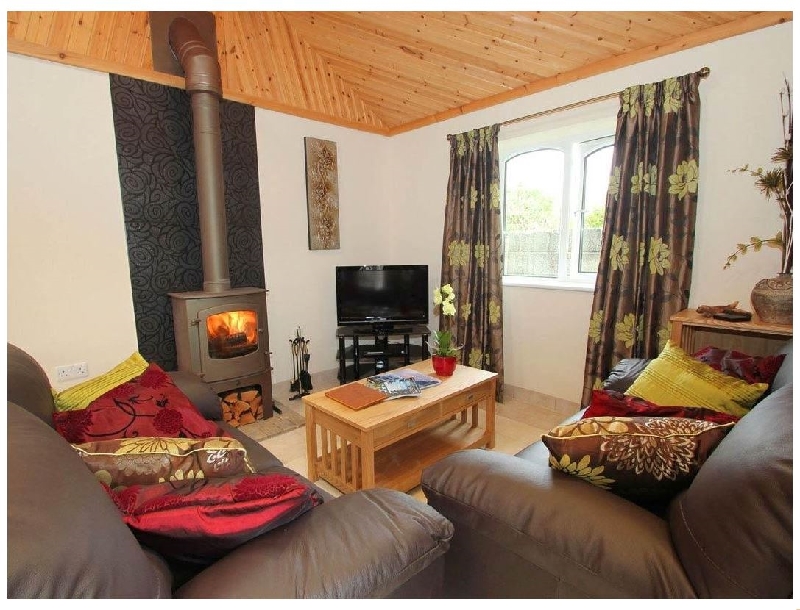 Suntrap Hideaway a british holiday cottage for 4 in , 
