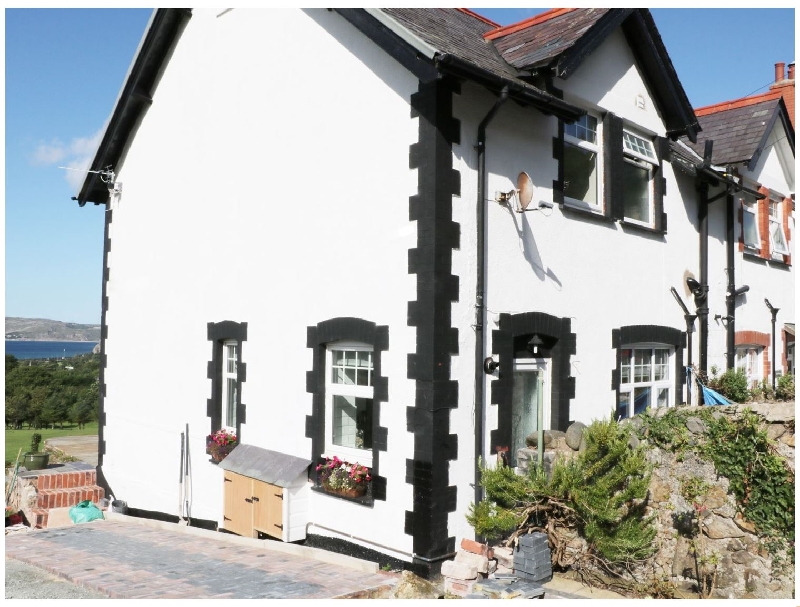 1 Cae Glas Crescent a british holiday cottage for 6 in , 