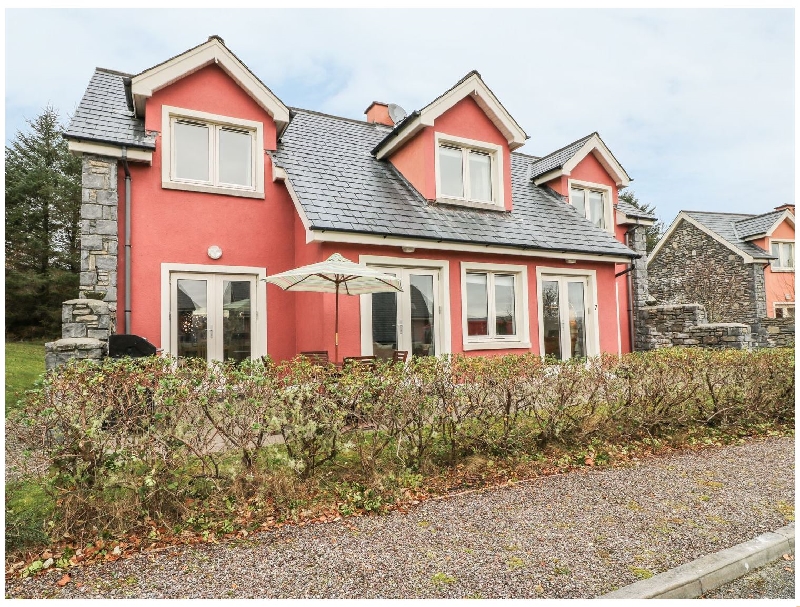 Ring of Kerry Golf Club Cottage a british holiday cottage for 6 in , 