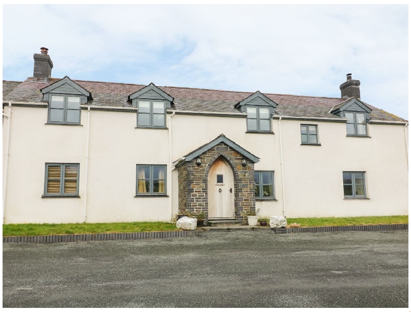 The Farmhouse a british holiday cottage for 10 in , 