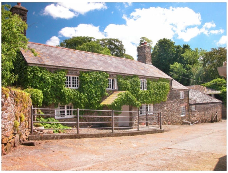 The Farmhouse a british holiday cottage for 10 in , 